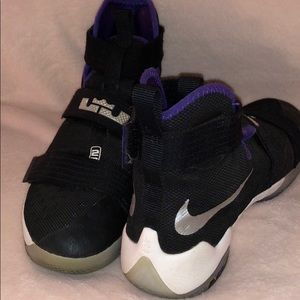 Lebron soldier XII